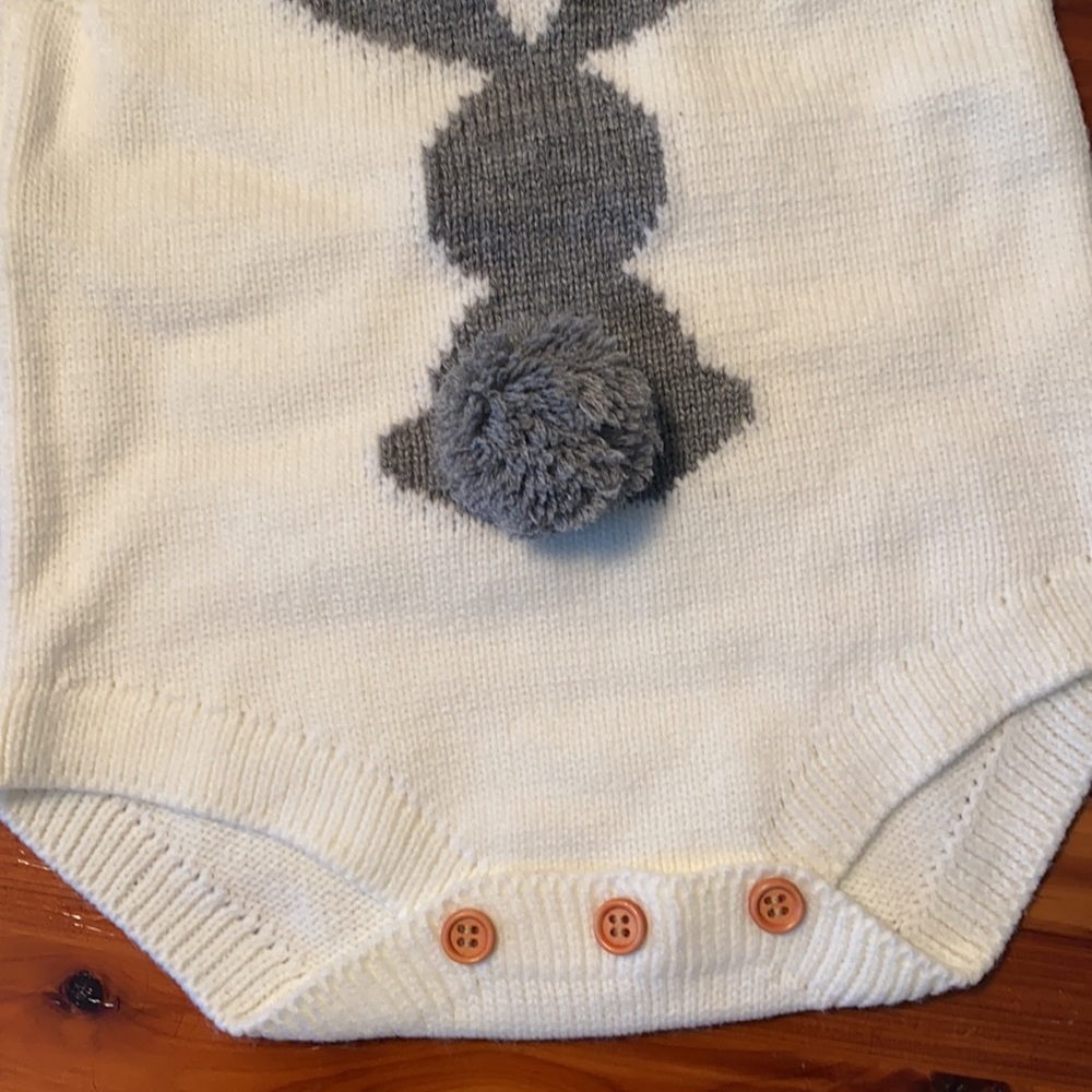 Girls size 70 Bunny Rabbit Romper with a Ball Tail that sticks out - Picture 3 of 6